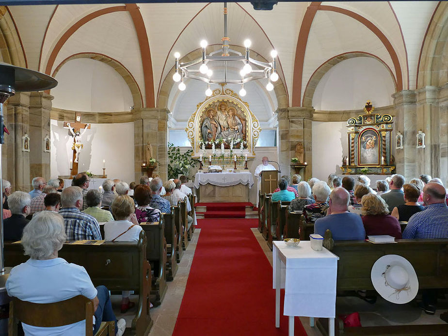 Nachfeier des Mährisch-Neustädter Wachsstockfestes an der Weingartenkapelle (Foto: Karl-Franz Thiede)